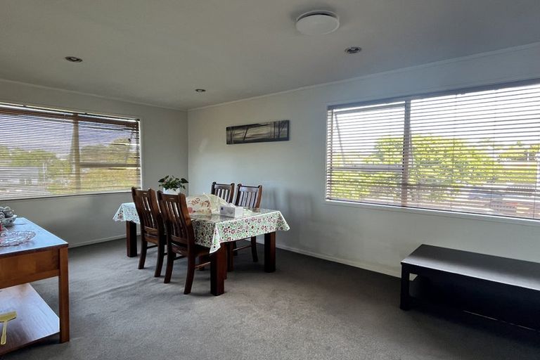 Photo of property in 25 Halberg Street, Glenfield, Auckland, 0629