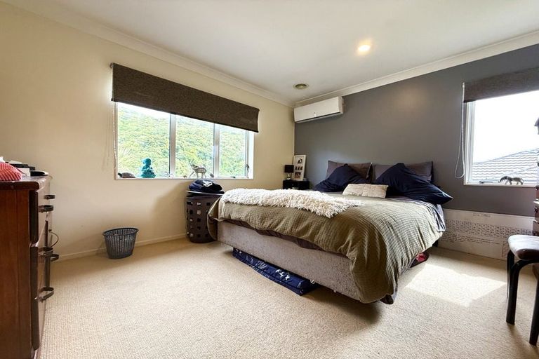Photo of property in 211 Westchester Drive, Churton Park, Wellington, 6037