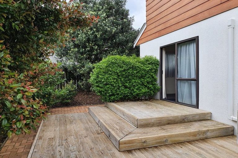 Photo of property in 24/24 Eastglen Road, Glen Eden, Auckland, 0602