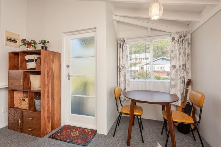 Photo of property in 24/125u Queens Drive, Lyall Bay, Wellington, 6022