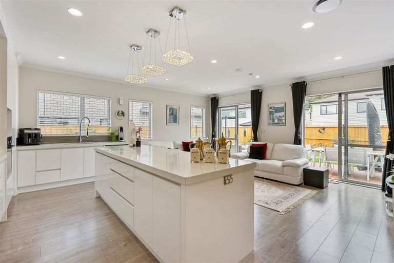 Photo of property in 20 Drumbuoy Drive, Flat Bush, Auckland, 2019