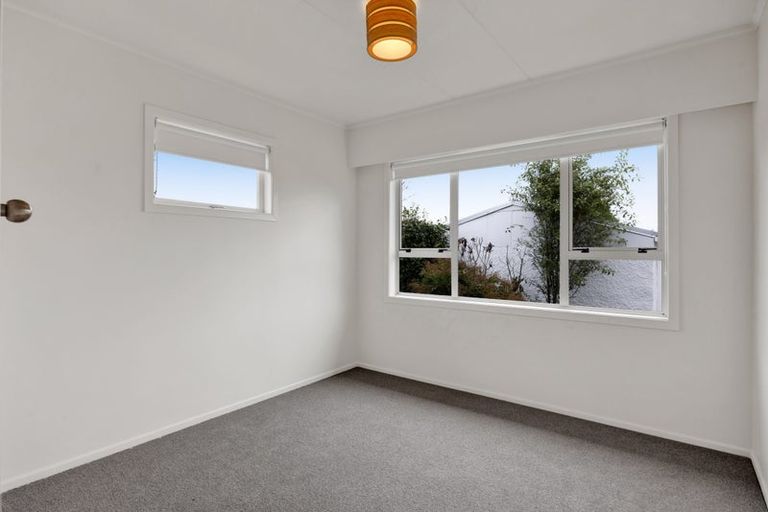 Photo of property in 5 Nikau Street, Inglewood, 4330