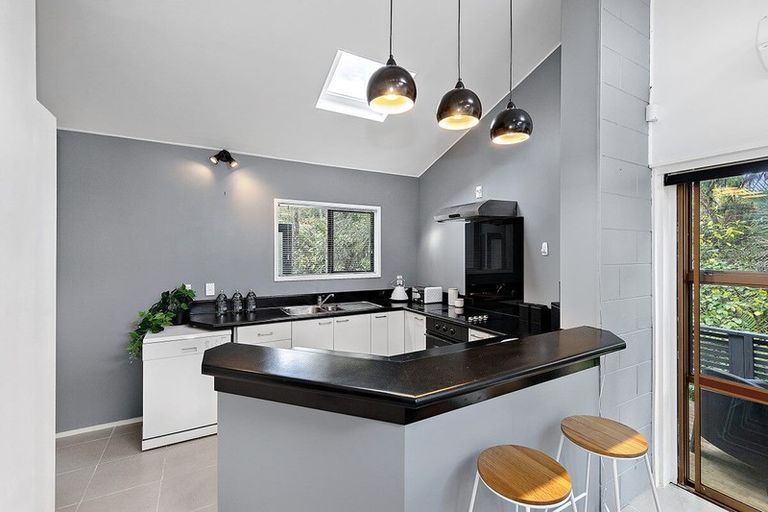 Photo of property in 1/9a Wyvern Place, Glenfield, Auckland, 0629