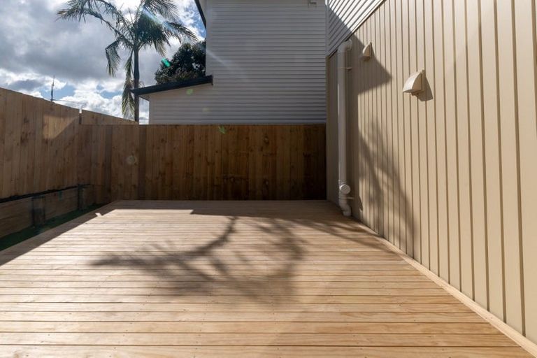 Photo of property in 9/116 Colwill Road, Massey, Auckland, 0614