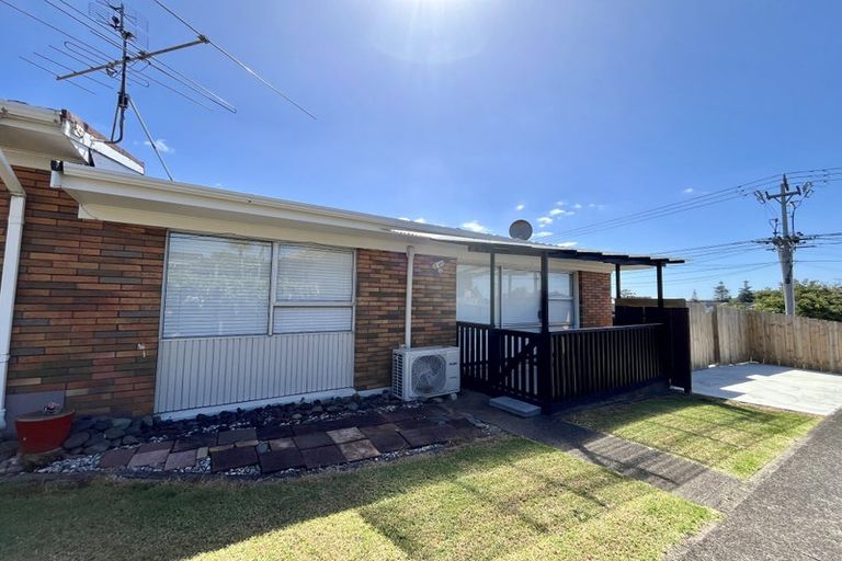 Photo of property in 1/101 Mcleod Road, Te Atatu South, Auckland, 0610