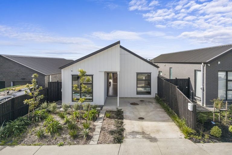 Photo of property in 14 Horokaka Street, Massey, 0614