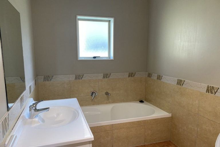 Photo of property in 16 Exotic Place, Massey, Auckland, 0614