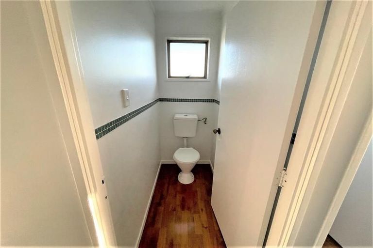 Photo of property in 19 Crompton Road, Massey, Auckland, 0614