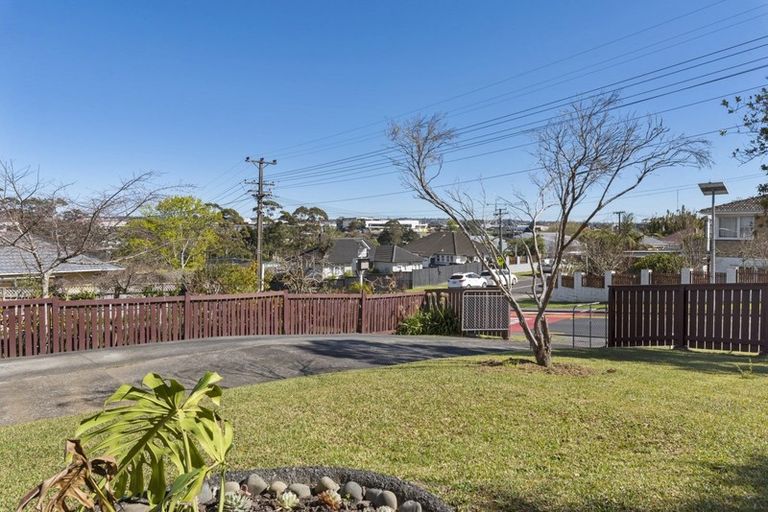 Photo of property in 24 School Road, Te Atatu South, Auckland, 0610