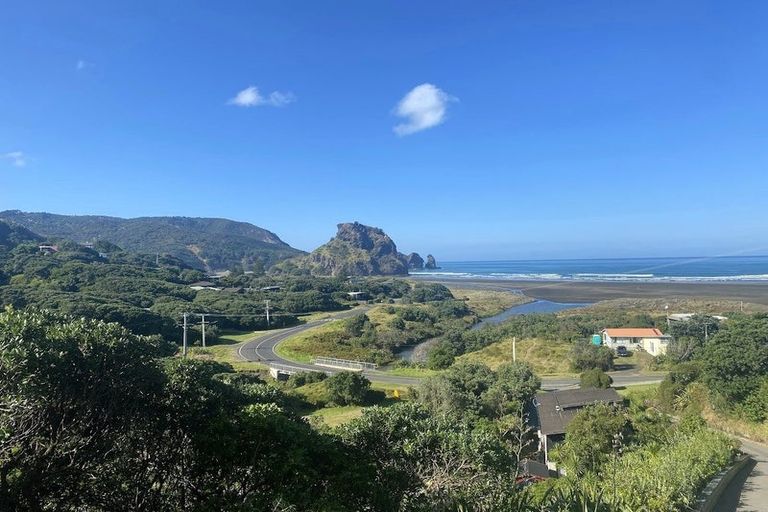 Photo of property in 175 Marine Parade North, Piha, New Lynn, 0772