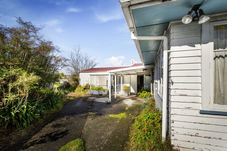 Photo of property in 11 Shamrock Lane, Te Atatu Peninsula, Auckland, 0610