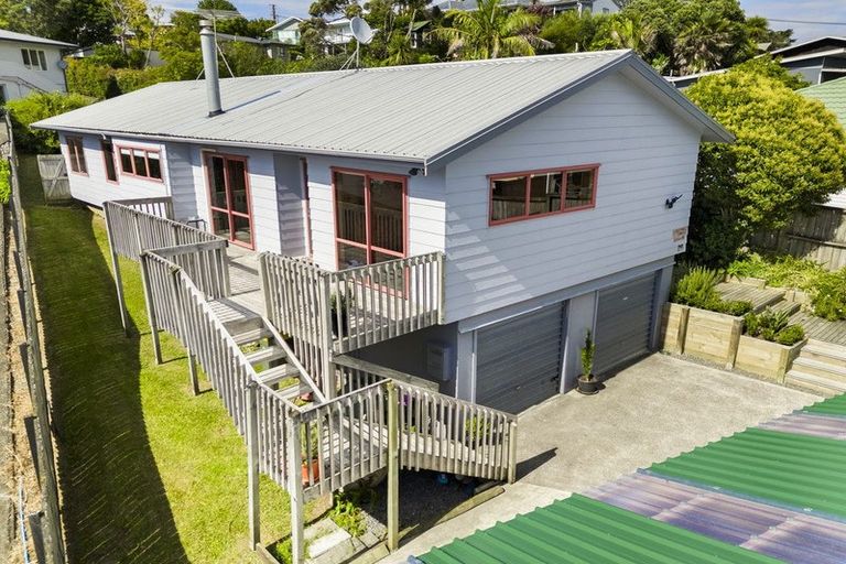 Photo of property in 39a Pohutukawa Avenue, Red Beach, 0932
