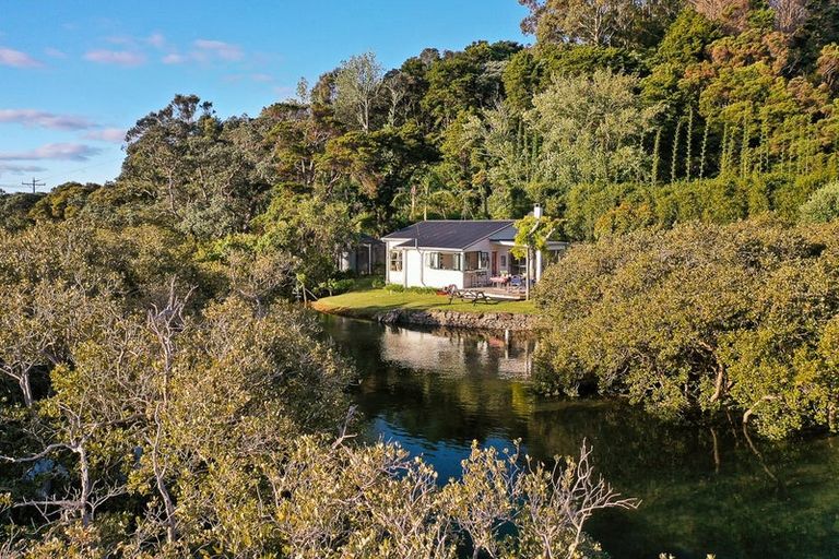 Photo of property in 847 Matapouri Road, Matapouri, Whangarei, 0173