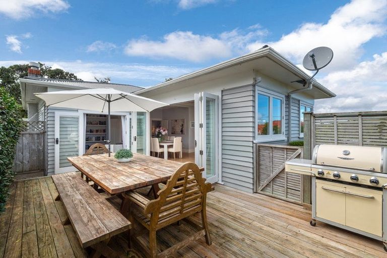 Photo of property in 41 Lake Road, Devonport, Auckland, 0624