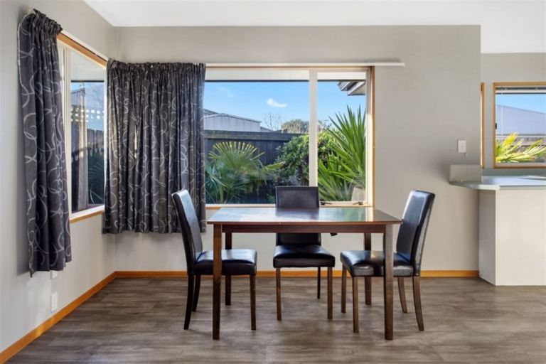 Photo of property in 28 Kirsten Place, Parklands, Christchurch, 8083