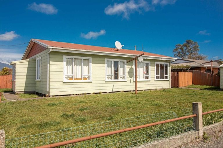 Photo of property in 104 Russell Street, Westport, 7825