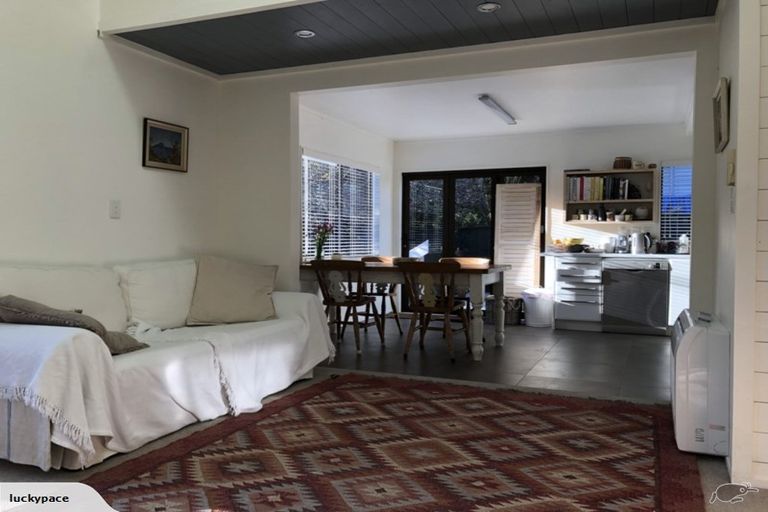 Photo of property in 2/99 Konini Road, Titirangi, Auckland, 0604