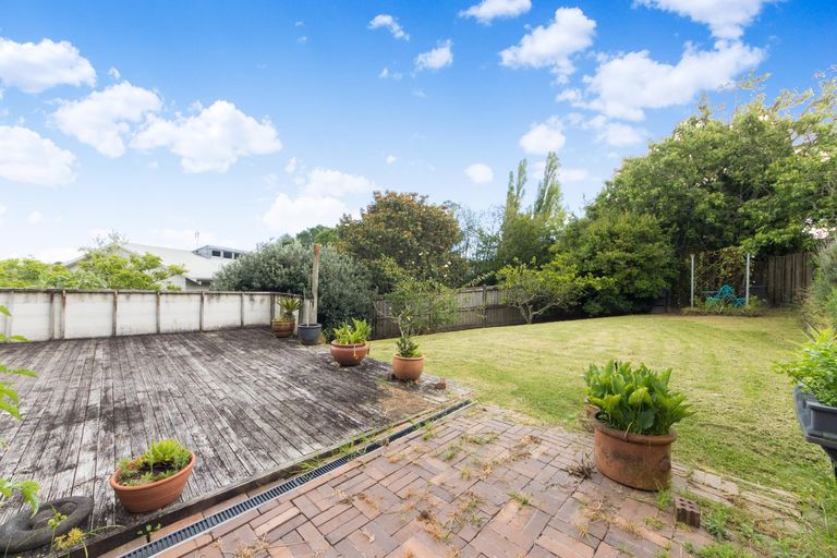 Photo of property in 16 Woodhouse Place, West Harbour, Auckland, 0618