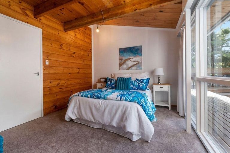 Photo of property in 18 Easter Parade, Glen Eden, Auckland, 0602