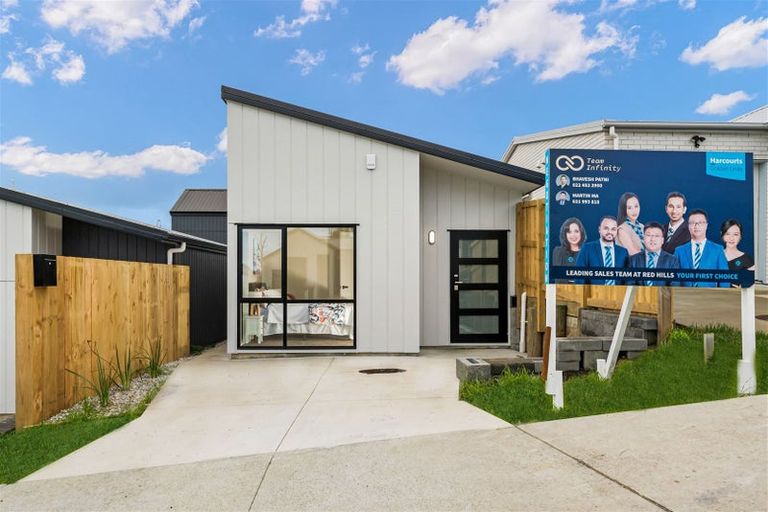 Photo of property in 15 Morus Road, Massey, Auckland, 0614