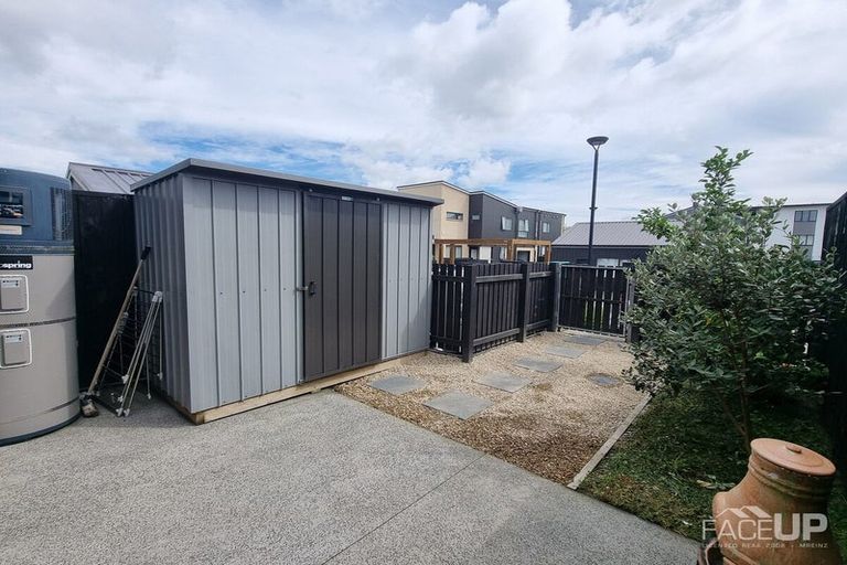 Photo of property in 32/1 Scott Road, Hobsonville, Auckland, 0616