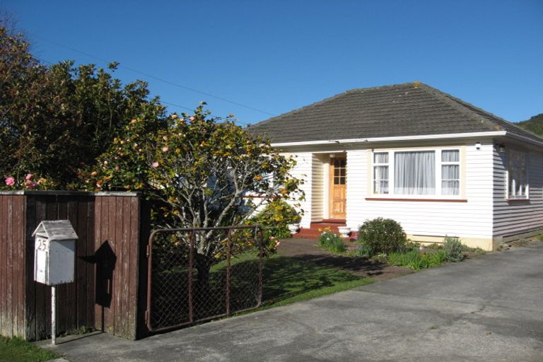Photo of property in 25 Hyde Street, Wainuiomata, Lower Hutt, 5014
