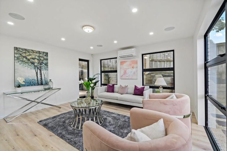 Photo of property in 11 Tawapou Close, Massey, 0614