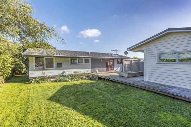 Photo of property in 16 Apple Terrace, Ranui, Porirua, 5024