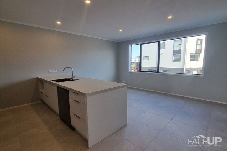 Photo of property in 2/1 Ko Roa Lane, Hobsonville, Auckland, 0616