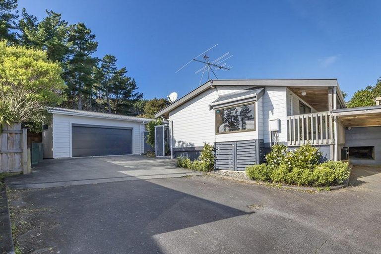 Photo of property in 16 Apple Terrace, Ranui, Porirua, 5024
