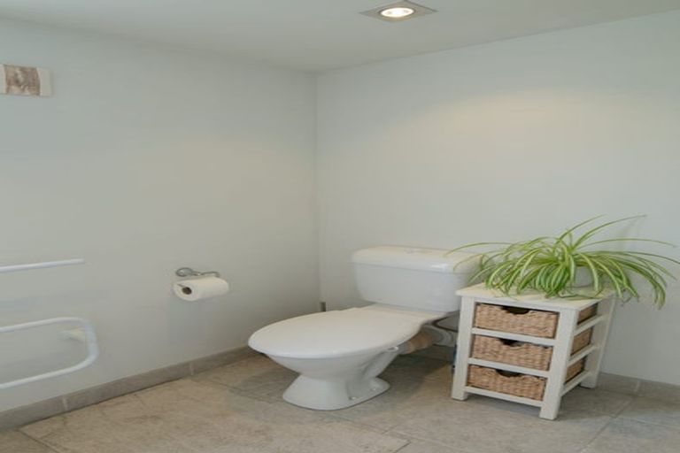 Photo of property in 13a Graham Avenue, Te Atatu Peninsula, Auckland, 0610