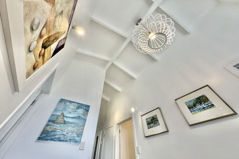 Photo of property in 19 Zita Avenue, Matakatia, Whangaparaoa, 0930