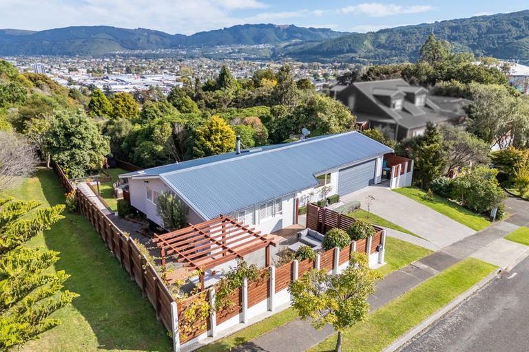 Photo of property in 10 Seymour Grove, Kingsley Heights, Upper Hutt, 5018