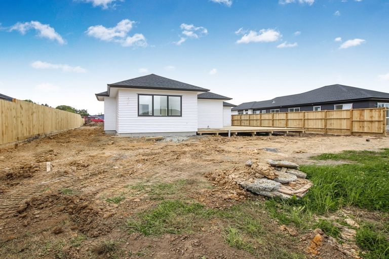 Photo of property in 25 Jelas Drive, Riverhead, 0820