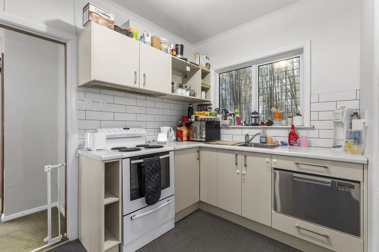 Photo of property in 168 Sutherland Road, Lyall Bay, Wellington, 6022