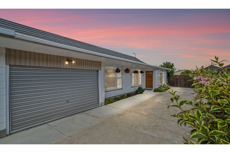 Photo of property in 2/203 Main North Road, Redwood, Christchurch, 8051