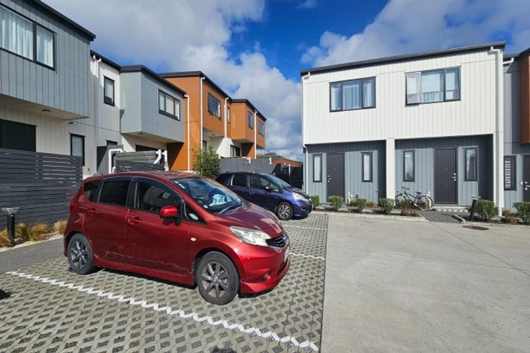 Photo of property in 9/6 Kereru Street, Henderson, Auckland, 0612