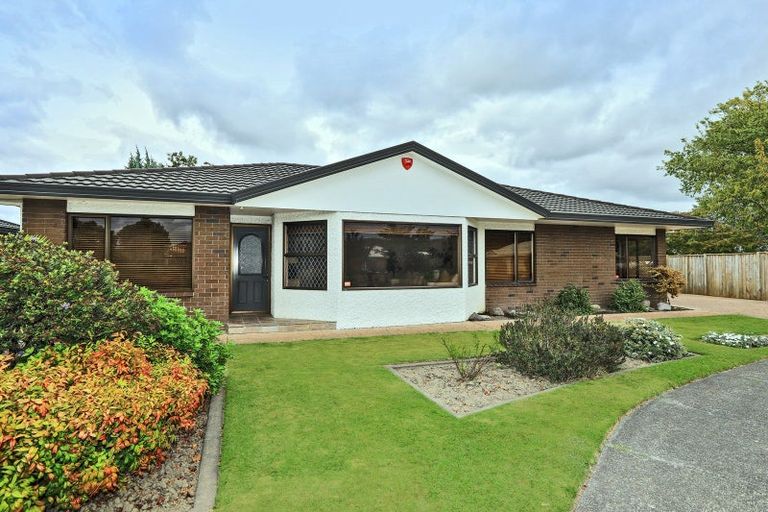 Photo of property in 13 Knightsbridge Place, Taradale, Napier, 4112