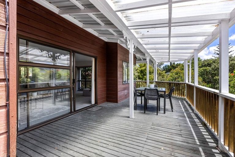 Photo of property in 28 Pohutukawa Avenue, Red Beach, 0932