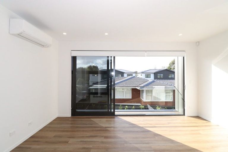 Photo of property in 3b Wilbur Place, Pakuranga Heights, Auckland, 2010