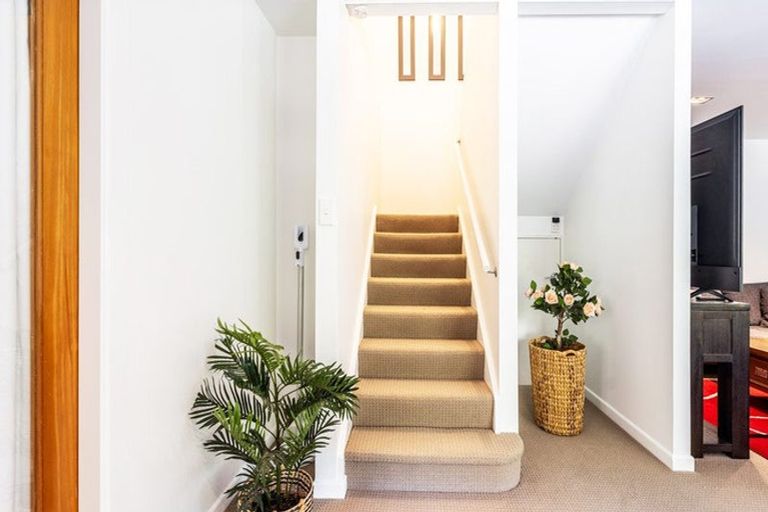 Photo of property in 17u2 Blackbridge Road, Wadestown, Wellington, 6012