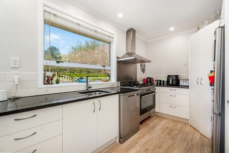 Photo of property in 52 Katherine Mansfield Drive, Whitemans Valley, Upper Hutt, 5371