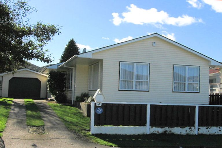 Photo of property in 4 Kumeroa Grove, Wainuiomata, Lower Hutt, 5014