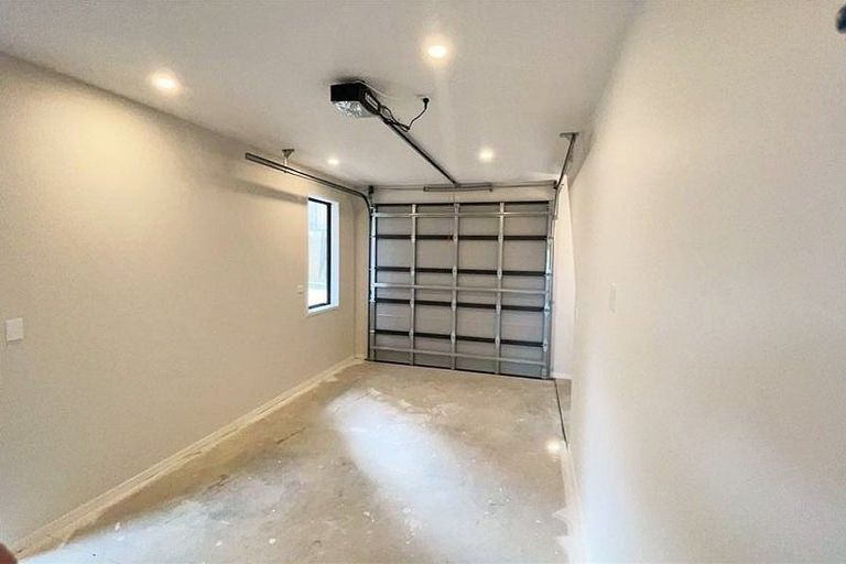 Photo of property in 42a Don Buck Road, Massey, Auckland, 0614