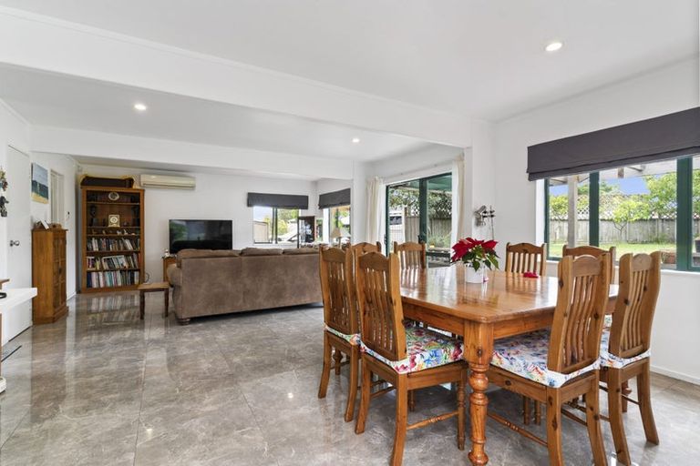 Photo of property in 2/9 Barcroft Place, Clendon Park, Auckland, 2103