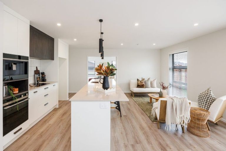 Photo of property in 70 Atlantic Drive, Fitzherbert, Palmerston North, 4410