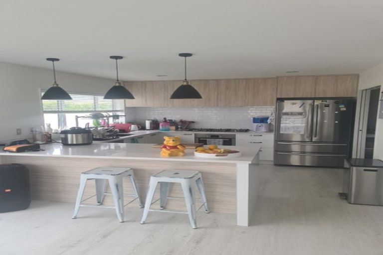 Photo of property in 20 Papa Orchard Drive, Kumeu, 0810