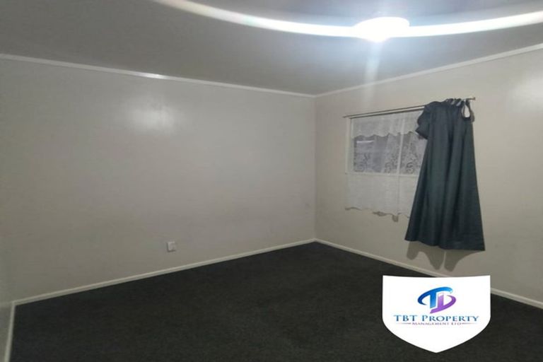 Photo of property in 696 Massey Road, Mangere, Auckland, 2022