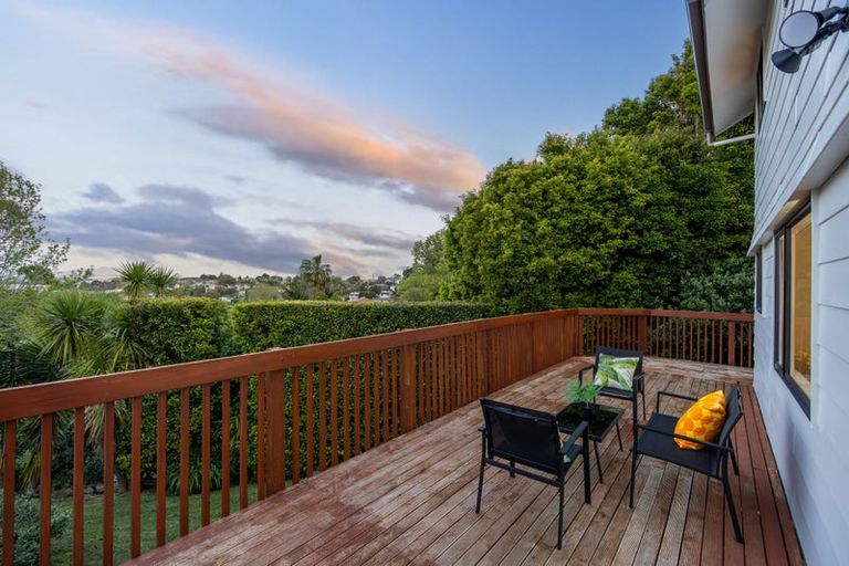 Photo of property in 2/70 Ayton Drive, Totara Vale, Auckland, 0629
