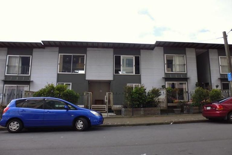 Photo of property in 18/3 Kelvin Grove, Te Aro, Wellington, 6011